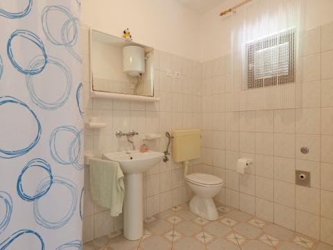 olivera-apartment-a3-tonci-bathroom-01.jpg